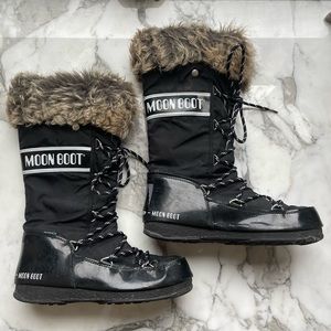 Moon boot with faux fur. Black sz 41, US 10